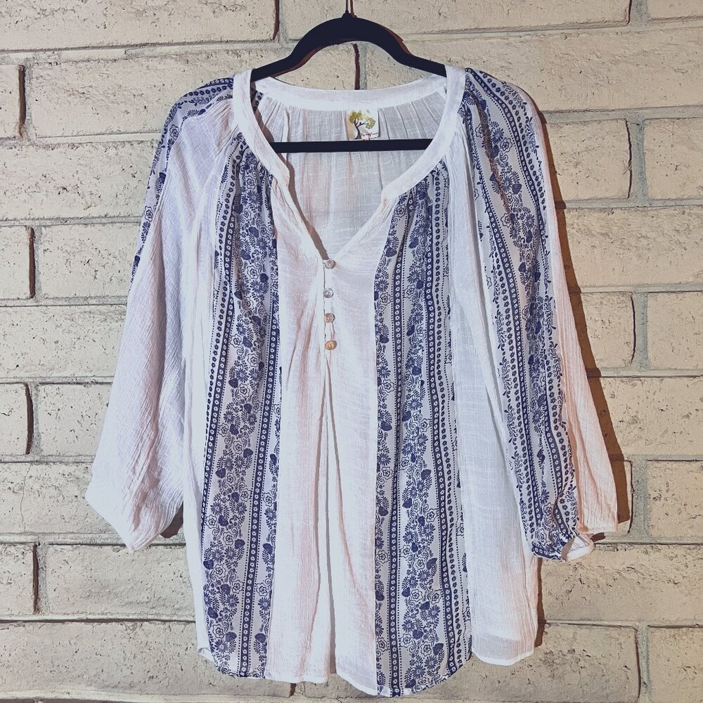 Anthropology Fig and Flower Womens White Blue Sheer 3/4 Sleeve . Size Large.